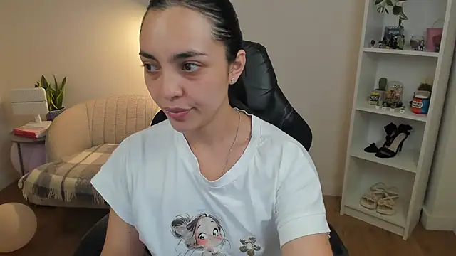  BellaEvans  online show from 20, 4, 2026