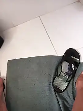 Snapshot of lobomisterioso13 chatting on 28, 11, 2025 lobomisterioso13 online show from 28, 11, 2025