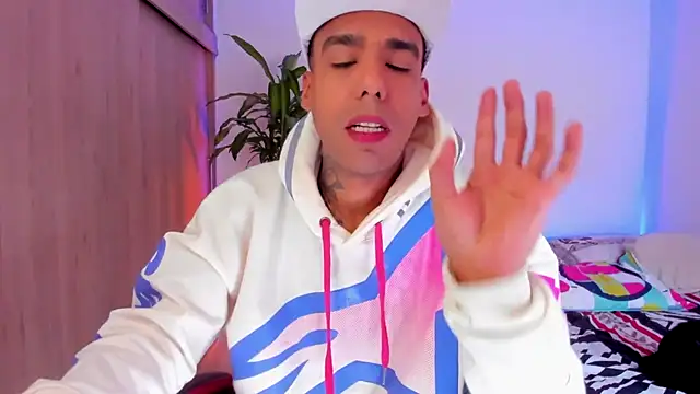 Snapshot of aldrinwhite chatting on 6, 4, 2026 aldrinwhite online show from 6, 4, 2026