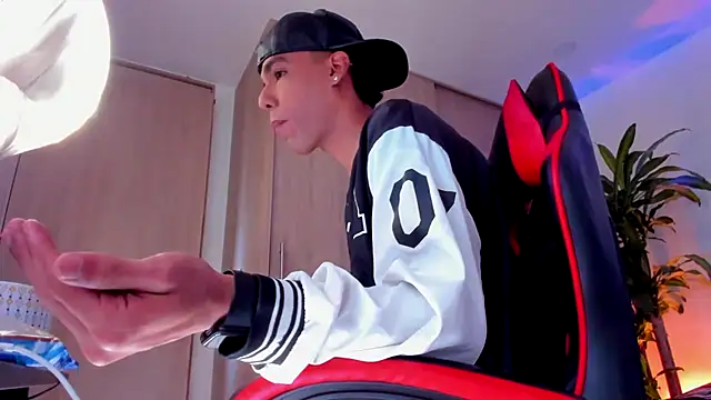 Snapshot of aldrinwhite chatting on 12, 4, 2026 aldrinwhite online show from 12, 4, 2026