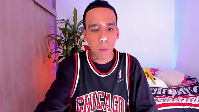 Snapshot of aldrinwhite chatting on 7, 5, 2026 aldrinwhite online show from 7, 5, 2026