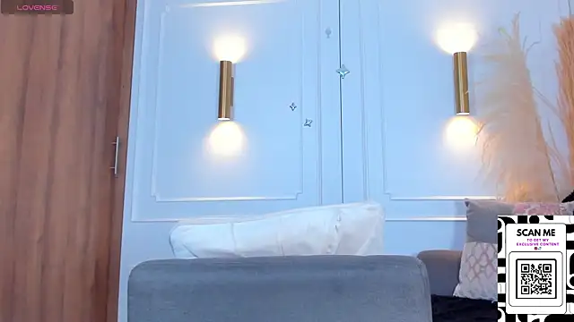 Snapshot of Chrishell_ chatting on 3, 2, 2025 Chrishell online show from 3, 2, 2025