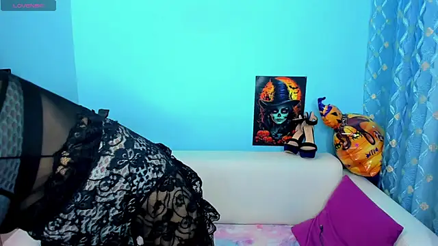 LindaaLu online show from 12, 11, 2025