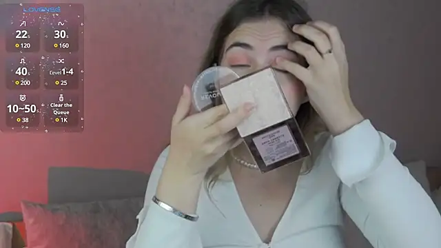 chloi hes online show from 4, 12, 2024