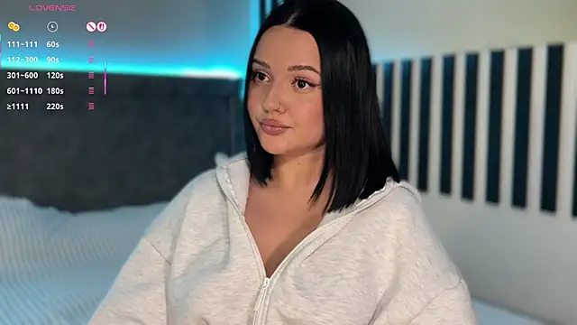 Snapshot of Li_Amelie_ chatting on 4, 12, 2025 Li Amelie online show from 4, 12, 2025