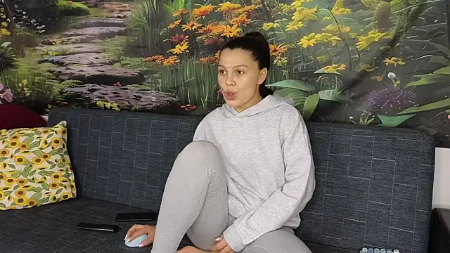 MadameDeFeu online show from 8, 10, 2025