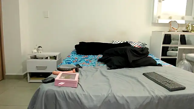 Snapshot of AnnieRoss69 chatting on 15, 12, 2025 AnnieRoss69 online show from 15, 12, 2025