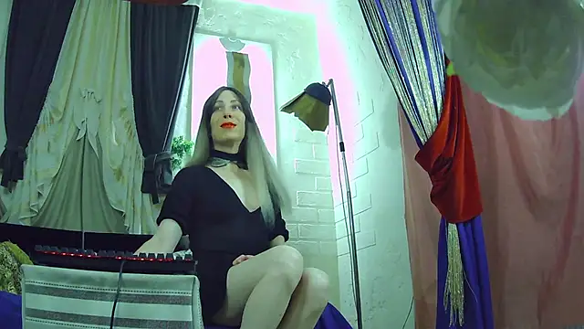 Mary Loon online show from 12, 11, 2025