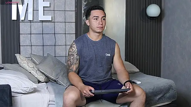 Snapshot of Ryan_Hunt chatting on 13, 11, 2025 Ryan Hunt online show from 13, 11, 2025