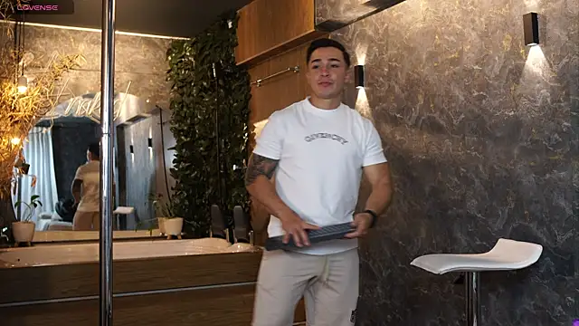 Snapshot of Ryan_Hunt chatting on 20, 11, 2025 Ryan Hunt online show from 20, 11, 2025