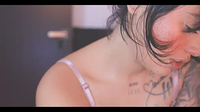 LorenRosse online show from 7, 2, 2026