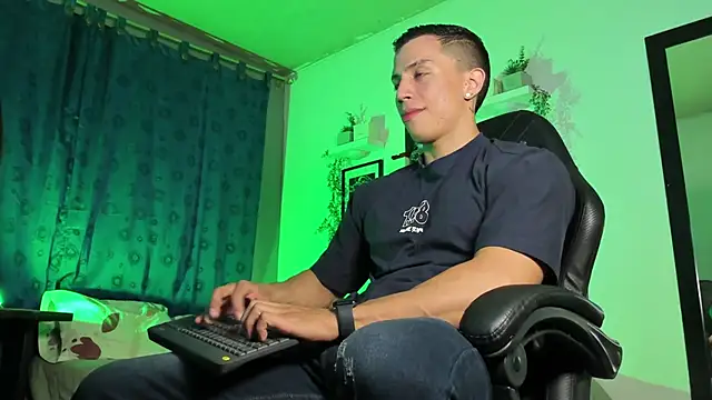 Snapshot of ThomsEvery_ chatting on 16, 10, 2025 ThomsEvery  online show from 16, 10, 2025