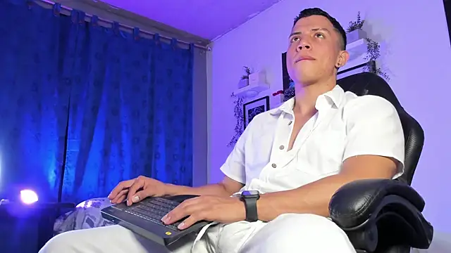 Snapshot of ThomsEvery_ chatting on 1, 12, 2025 ThomsEvery online show from 1, 12, 2025