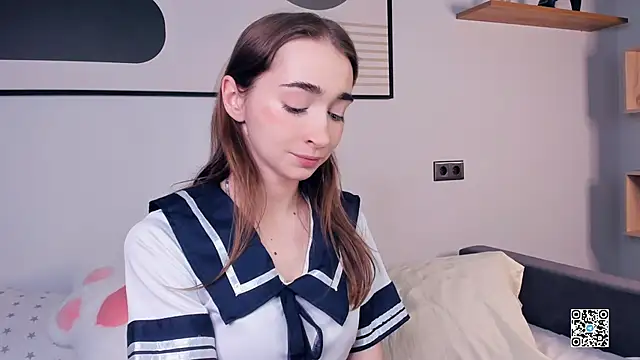 PollyBeev online show from 15, 9, 2025