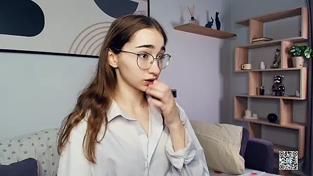 PollyBeev online show from 10, 10, 2025