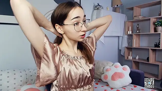 PollyBeev online show from 24, 10, 2025