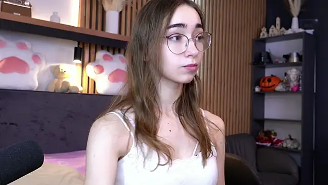 PollyBeev online show from 7, 11, 2025