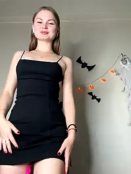 Snapshot of NickiLike chatting on 23, 10, 2025 NickiLike online show from 23, 10, 2025