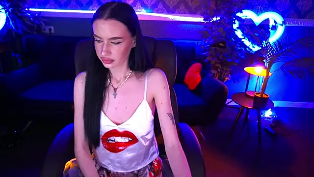 Snapshot of Snow_WhiteeeX chatting on 2, 2, 2025 Snow WhiteeeX online show from 2, 2, 2025
