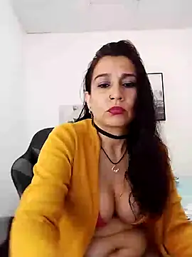 Snapshot of Hikaryfire chatting on 1, 2, 2025 Hikaryfire online show from 1, 2, 2025