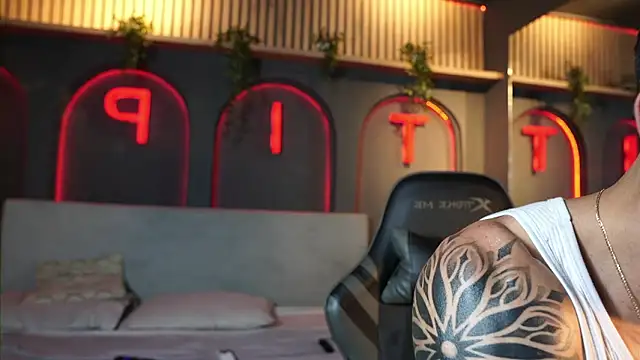 Austin bolt online show from 4, 3, 2026