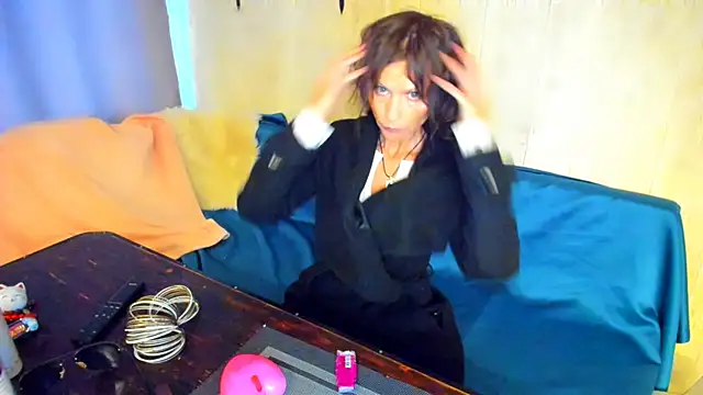 Elizabe th online show from 24, 6, 2026