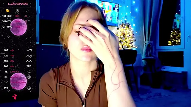 Snapshot of PureAlisMiracle chatting on 14, 12, 2025 PureAlisMiracle online show from 14, 12, 2025