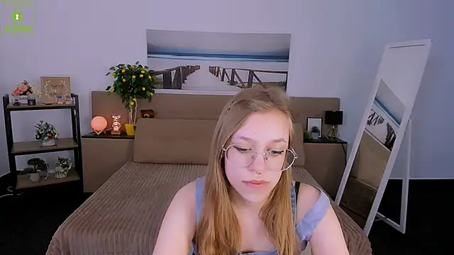 LayriantaVee online show from 5, 3, 2025