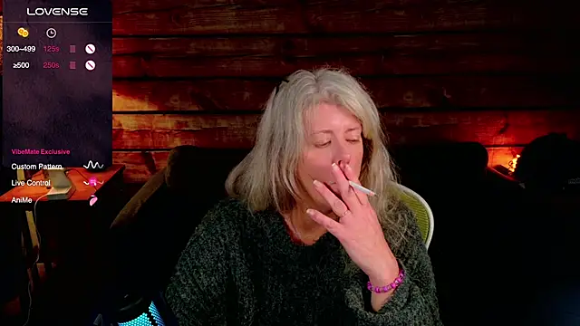 Snapshot of AliceHarlot chatting on 9, 9, 2025 AliceHarlot online show from 9, 9, 2025