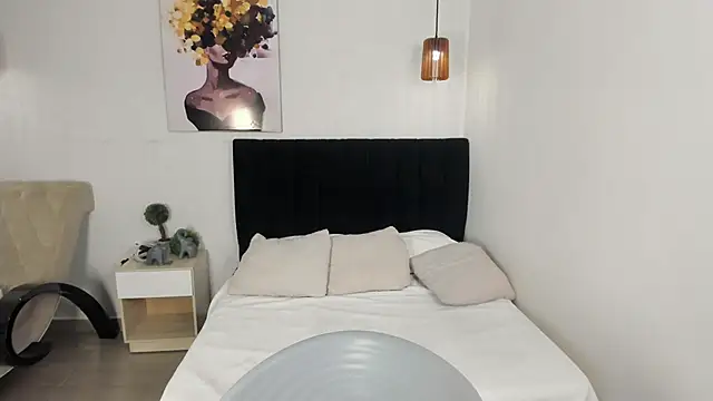 Scarlett  bell online show from 30, 9, 2025