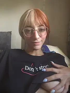 Snapshot of Dani_pegin chatting on 21, 4, 2026 Dani pegin online show from 21, 4, 2026