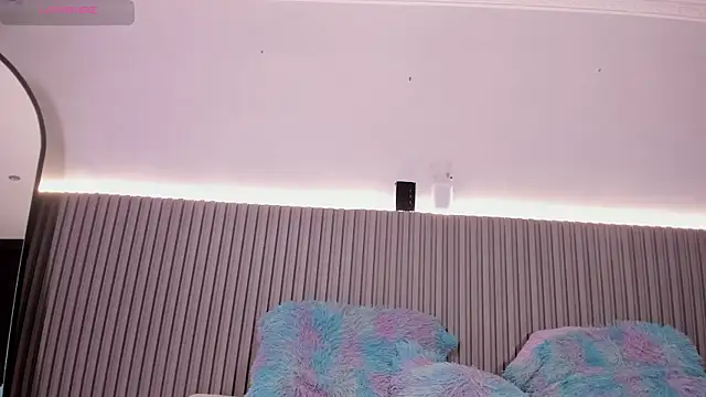 Snapshot of valentina_lux chatting on 5, 1, 2026 valentina lux online show from 5, 1, 2026