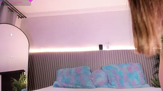 Snapshot of valentina_lux chatting on 10, 2, 2026 valentina lux online show from 10, 2, 2026