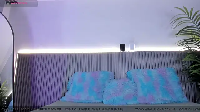 Snapshot of valentina_lux chatting on 23, 2, 2026 valentina lux online show from 23, 2, 2026