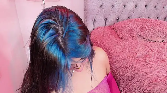 Salem skyler  online show from 17, 10, 2025