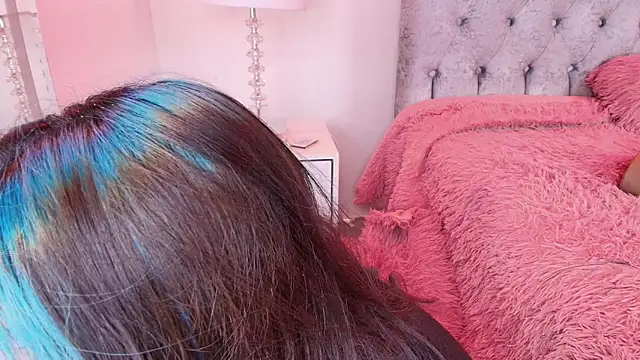 Salem skyler  online show from 26, 10, 2025