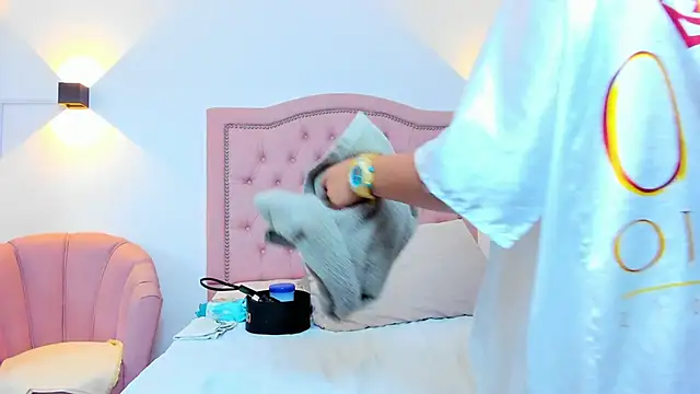 JulieeHabubu online show from 24, 9, 2025