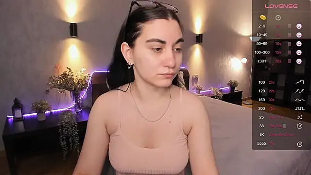 Snapshot of hannacheekss_ chatting on 12, 12, 2024 hannacheekss online show from 12, 12, 2024