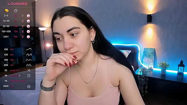 Snapshot of hannacheekss_ chatting on 10, 1, 2025 hannacheekss online show from 10, 1, 2025