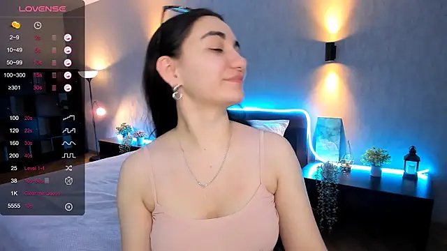 Snapshot of hannacheekss_ chatting on 14, 1, 2025 hannacheekss online show from 14, 1, 2025