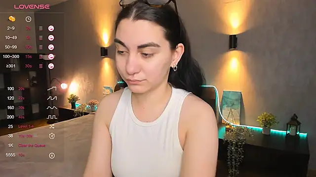 Snapshot of hannacheekss_ chatting on 20, 1, 2025 hannacheekss online show from 20, 1, 2025