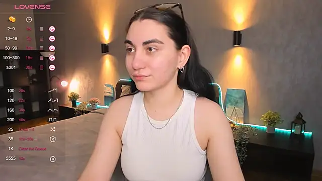 Snapshot of hannacheekss_ chatting on 20, 1, 2025 hannacheekss online show from 20, 1, 2025