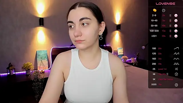 Snapshot of hannacheekss_ chatting on 1, 2, 2025 hannacheekss online show from 1, 2, 2025