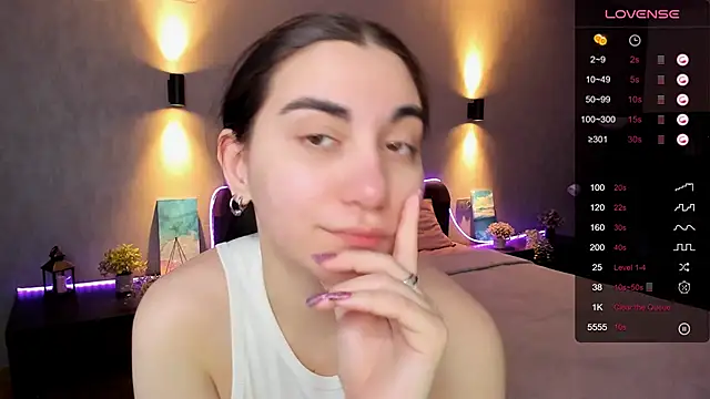 Snapshot of hannacheekss_ chatting on 1, 2, 2025 hannacheekss online show from 1, 2, 2025