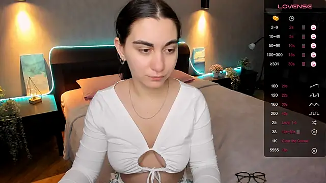 Snapshot of hannacheekss_ chatting on 7, 2, 2025 hannacheekss online show from 7, 2, 2025