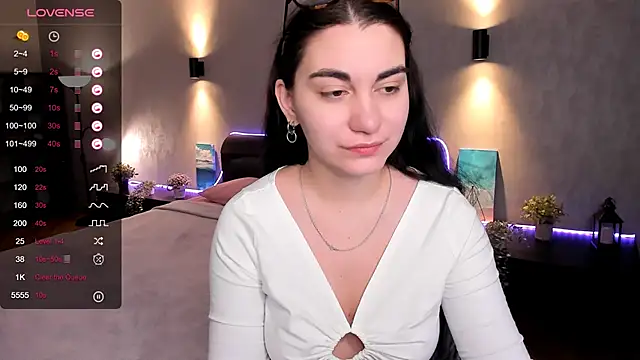 Snapshot of hannacheekss_ chatting on 12, 2, 2025 hannacheekss online show from 12, 2, 2025