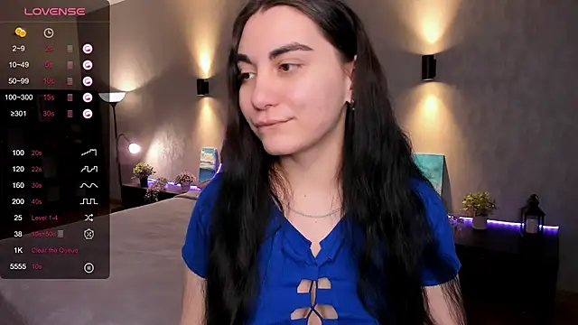 Snapshot of hannacheekss_ chatting on 4, 3, 2025 hannacheekss online show from 4, 3, 2025