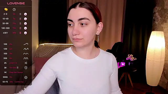 Snapshot of hannacheekss_ chatting on 18, 9, 2025 hannacheekss online show from 18, 9, 2025