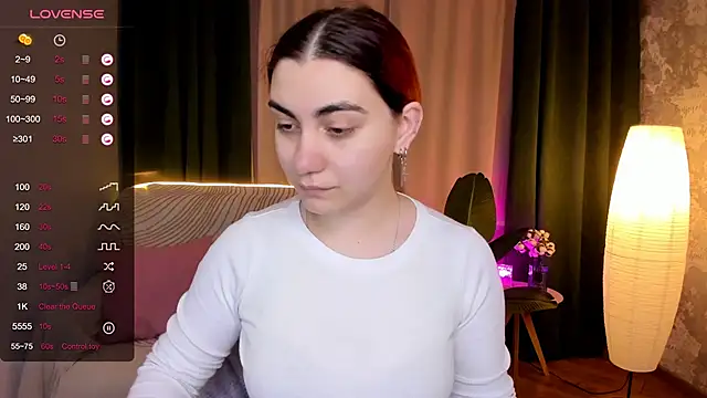 Snapshot of hannacheekss_ chatting on 24, 9, 2025 hannacheekss online show from 24, 9, 2025