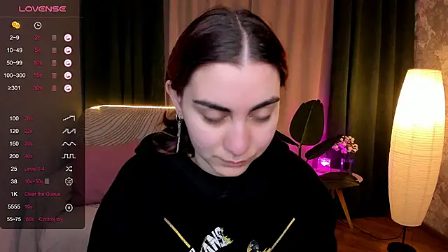 Snapshot of hannacheekss_ chatting on 25, 9, 2025 hannacheekss online show from 25, 9, 2025